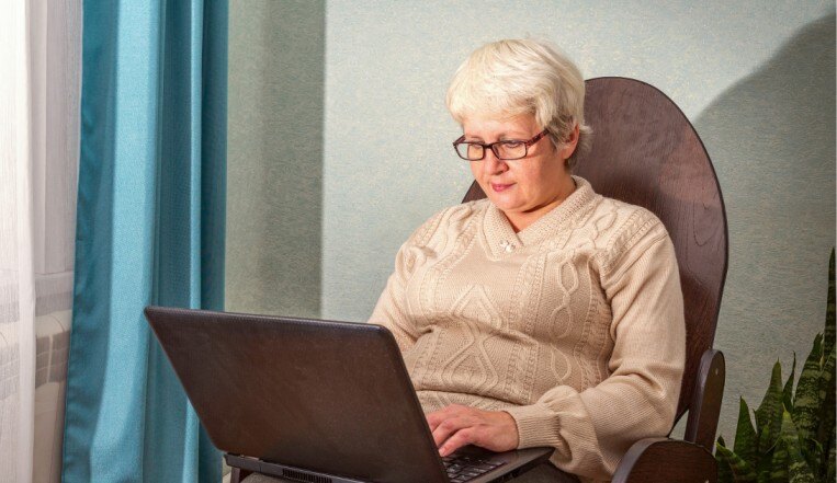 lady with laptop