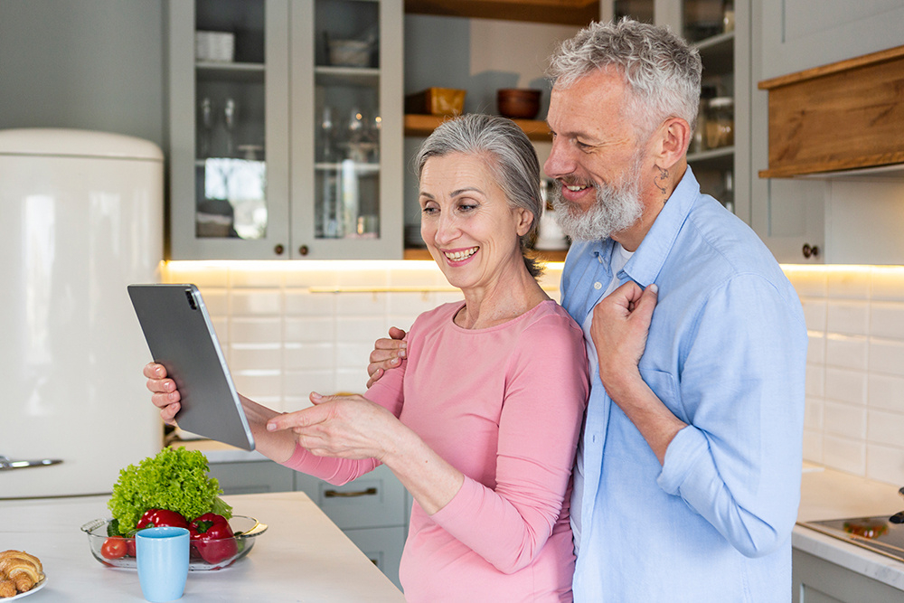 smiley-senior-couple-with-tablet-medium-shot1 smiley-senior-couple-with-tablet-medium-shot1