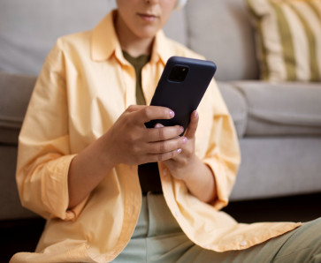Lady with phon